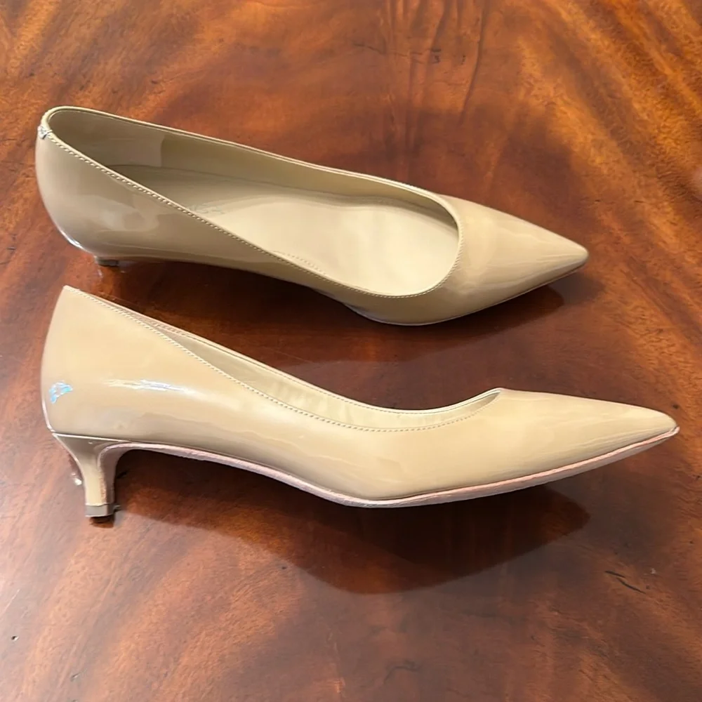 Via Spiga Patent Leather Nude Low Kitten Heel Pumps Shoes Size 9 8.5 - Picture 2 of 6